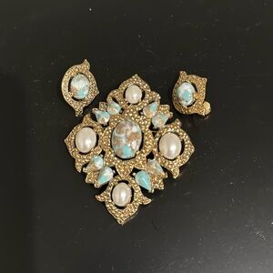 Vintage Sarah Coventry Brooch with matching Earrings.